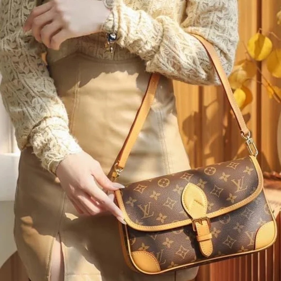 Like NEW!!! Louis Vuitton LV Monogram Crossbody Bag Diane IN Excellent Condition - Picture 2 of 16